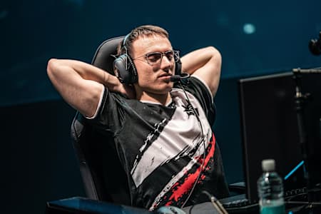 Perkz’s mid lane experiences has helped his transition