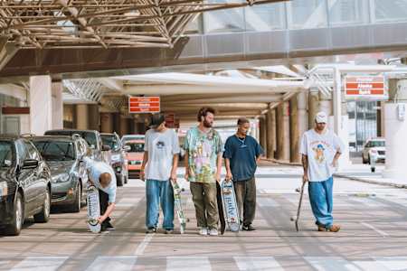 Teilnehmer von Red Bull Terminal Takeover bereiten sich in New Orleans auf das Event vor. 