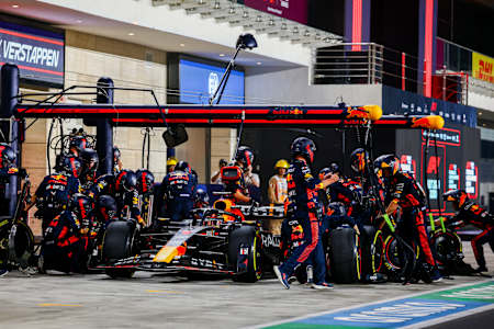 Max Verstappen hace una parada durante el GP de Qatar de F1 2023 