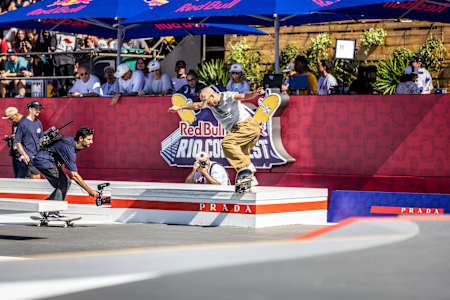 Fortaleza's Lucas Rabelo grinds the Monumento ledge backwards at Red Bull Rio Conquest.