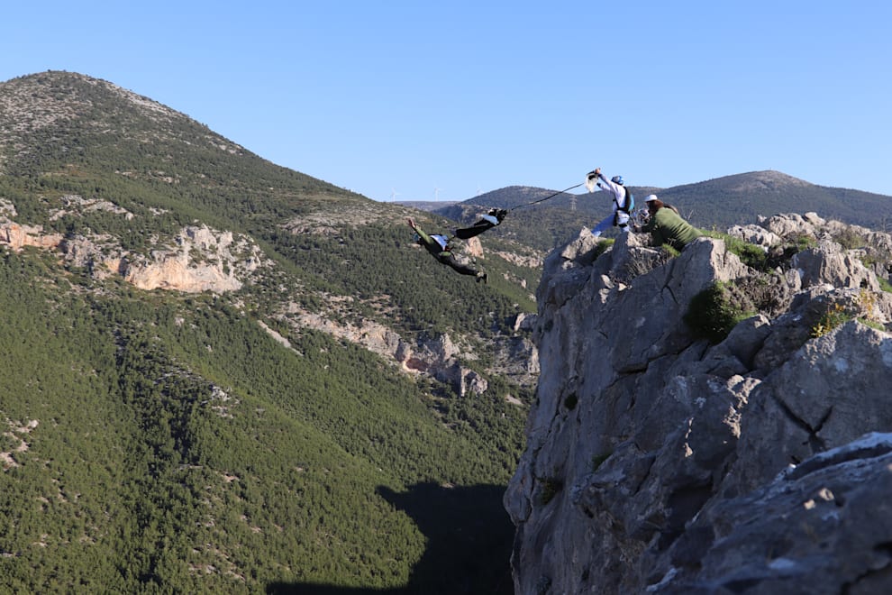 Άλμα στην Πάρνηθα με σύστημα static line.