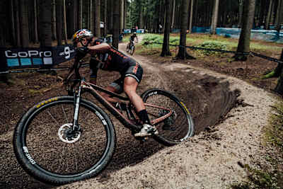 Kate Courtney performs at UCI XCO in Nove Mesto na Morave, Czech Republic on October 1, 2020.