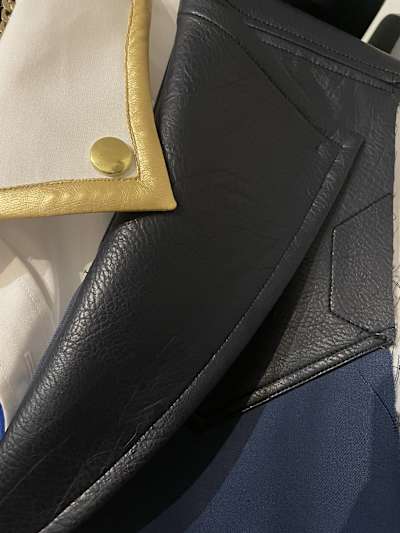 Chambers Design lebt von Geometrie, klaren Kontrasten und goldenen Details.