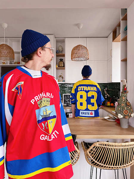 Colecția de tricouri a lui Otravă cuprinde nume importante dein sport