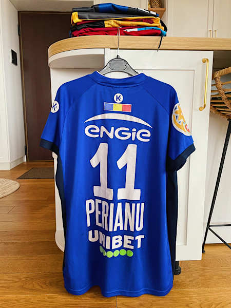 Tricoul Gabrielei Perianu