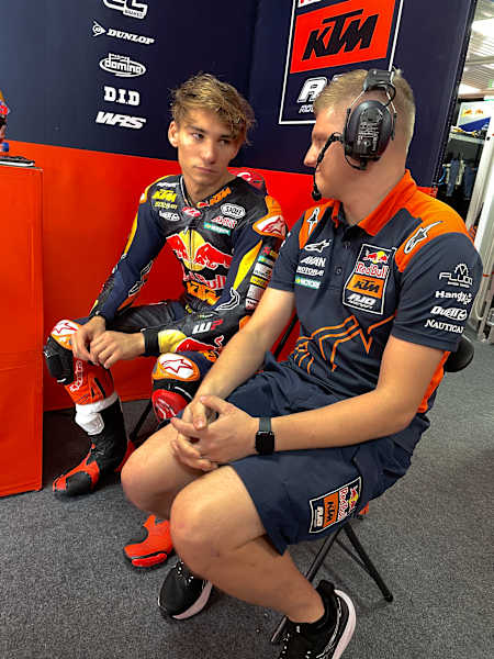 Niklas Ajo gives some words of advice to Deniz Öncü before the big Moto3 race in Indonesia.