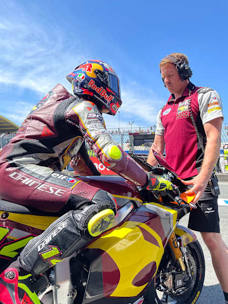Tony Arbolino dans le paddock du Grand Prix MotoGP des Pays-Bas en juin 2023.