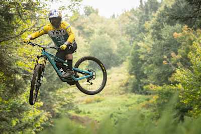 Richie Rude en su bicicleta Yeti