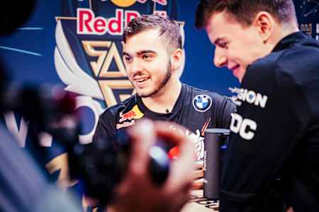 Flakked and Targamas compete at Bull SoloQ in Munich, Germany on December 5, 2021.