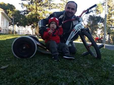 Cris Rosa da KR Trike Drift e seus filhos