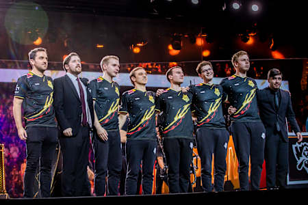 G2 Esports, 11 Kasım 2019'da Fransa'nın Paris şehrinde düzenlenen League of Legends Dünya Şampiyonası finalinde sahne alıyor.