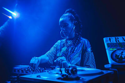 DJ Mayra Maldjian durante evento em que abriu show de Nicki Minaj