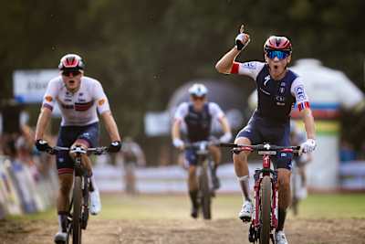 Adrien Boichis wins the Short Track race