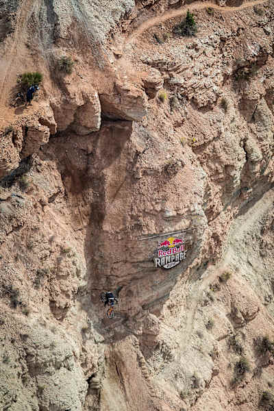 Au, Rampage, les riders ont droit à deux runs et les juges prennent le meilleur score des deux.