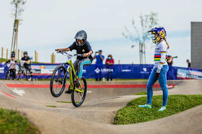 Khothalang Leuta manuals while Payton Ridenour watches.