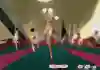 救出した人々が一緒にダンスをしながら後をついてくる、ミュージカル的な演出が楽しい。
