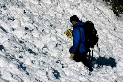 Rescuer uses RECCO R9 detector on training drill in Colorado.