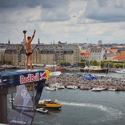 Red Bull Cliff Diving fra taget af Operaen
