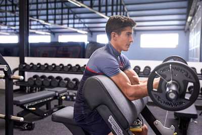 Marc Márquez, imprescindibles unos brazos fibrados para dominar la moto