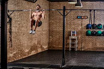 膝盖抬起加引体向上（最难的动作）