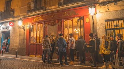 Fachada de Café Manuela ubicado en Malasaña