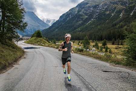 L'ultramarathonien Florian Neuschwander court lors d'un entraînement de course à pied.
