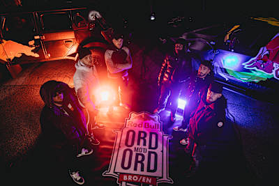 Det danske og svenske hold poserer til et billede til Red Bull Ord mod Ord BRO/EN