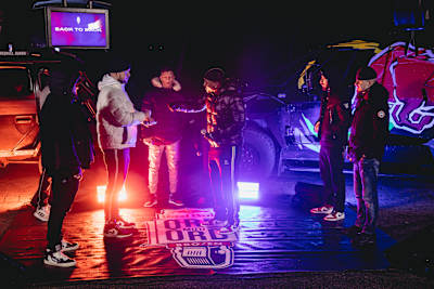 LACE og JAE slår sten, saks, papir om hvem der starter runde 1 i Red Bull Ord mod Ord: BRO/EN