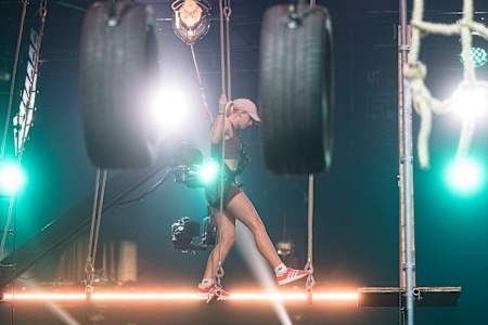 Noa Diorgina beim Durchlaufen der Luft-Welt bei Red Bull Jump & Run