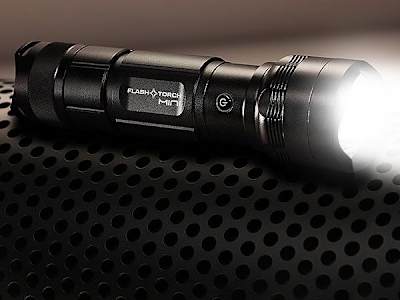 FlashTorch Mini La FlashTorch Mini, lampe-torche de 2300 lumens, est un des top gadgets de camping de 2017.