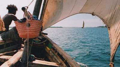 A navegar num dhow em Lamu.