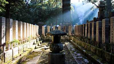 Túmulos antigos no Japão.