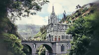El Santuario de las Lajas es una iglesia neogótica sobre un desfiladero en Colombia.