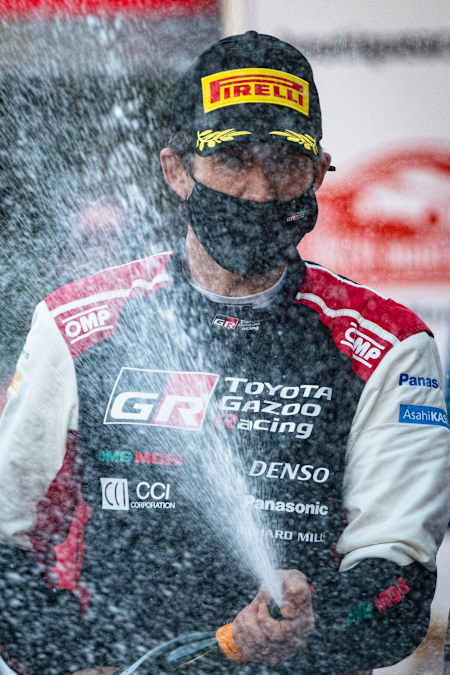 Sébastien Ogier, de Toyota Gazoo Racing, celebra su victoria en el podio del Rally de Montecarlo, en Mónaco, primera prueba del WRC 2021.