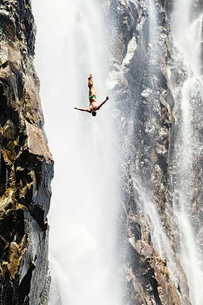 Jonathan Paredes Dives Victoria Falls