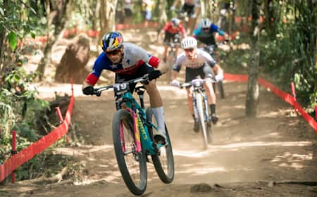 Martin Vidaurre fährt beim UCI XCC World Cup in Mairipora, Brasilien, am 13. April 2024.