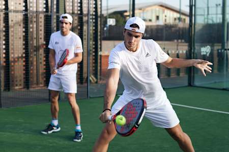 Ale Galán e Juan Lebrón in un campo di padel a Madrid