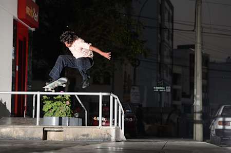 Thaynan Costa does a no comply in Lima, Peru