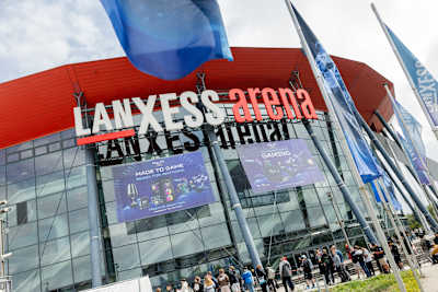 Crowds gather outside the Lanxess Arena in Cologne during the IEM Masters in 2025.