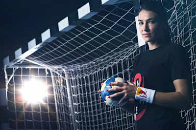Considerată cea mai bună jucătoare de handbal din lume, Cristina Neagu a intrat în familia celor peste 800 de sportivi Red Bull din întreaga lume.