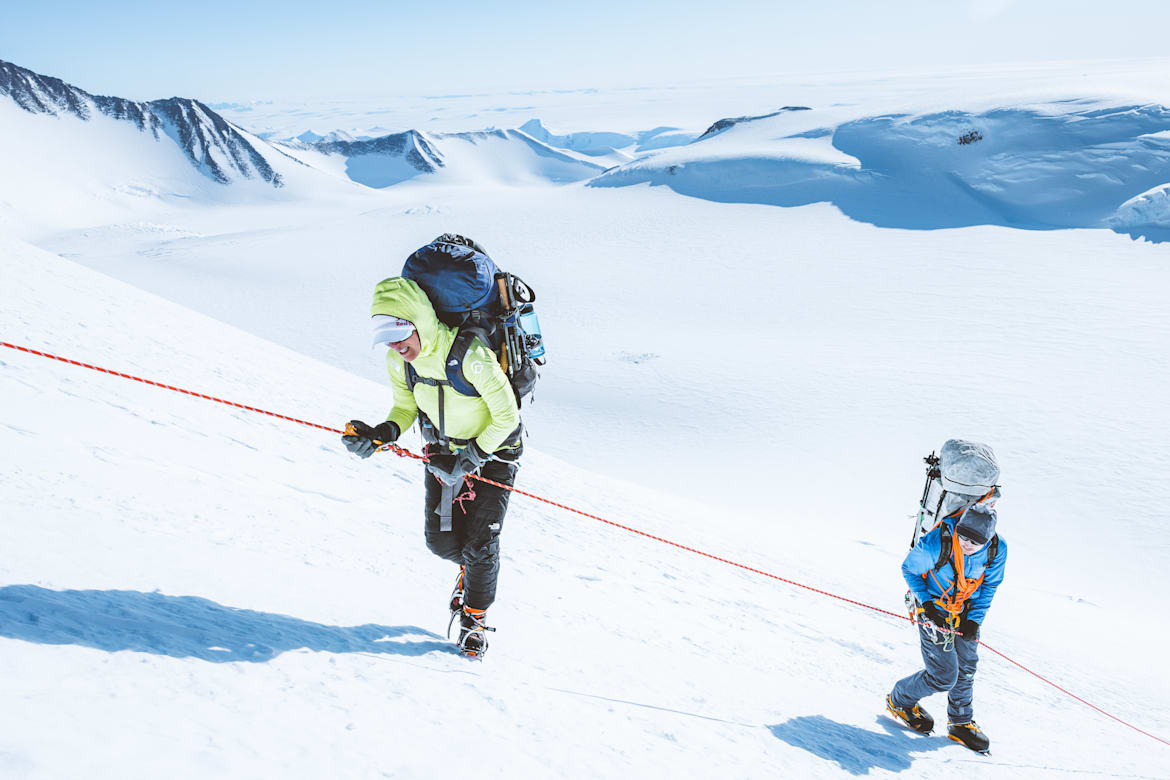 Η Fernanda Maciel και ο Sam Hennessey κατά τη διάρκεια του project Επτά Κορυφές, στην Ανταρκτική, στις 20 Δεκεμβρίου 2022.