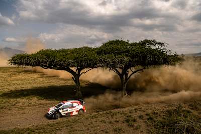 Kalle Rovanperä (FIN) und Jonne Halttunen (FIN) vom Team Toyota Gazoo Racing bei ihrem Auftritt während der Rallye-Weltmeisterschaft Kenia in Naivasha, Kenia, am 25. Juni 2021.