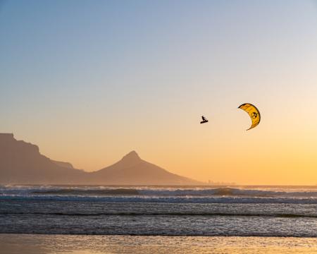 Ein Bild vom Kitesurfing-Event Red Bull King of the Air. 