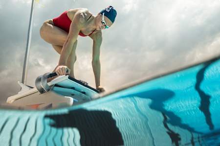 Summer McIntosh on the starting block