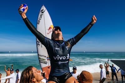 Molly Picklum celebrates after winning the Vivo Rio Pro