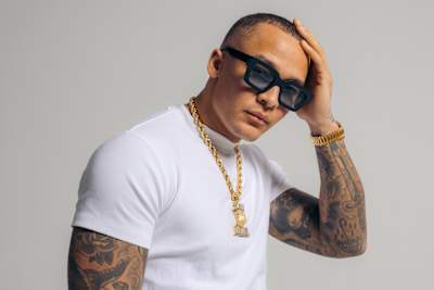 Marcus "Kamelen" Møll Mosele ser frem til å ta rappen til Grieghallen sammen med Red Bull Symphonic i det som blir et unikt samarbeid med Bergens Filharmoniske Ungdomsorkester.