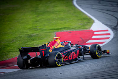 Conducir un monoplaza de Fórmula no solo exige habilidad al volante, sino también una preparación física, mental y técnica muy específica.