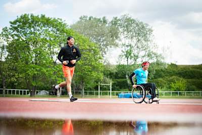Dominic Thiem y Nico Langmann during Wings for Life World Run App Run 2020 in Viena, Austria, in 2020. 