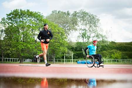 Dominic Thiem y Nico Langmann during Wings for Life World Run App Run 2020 in Viena, Austria, in 2020. 