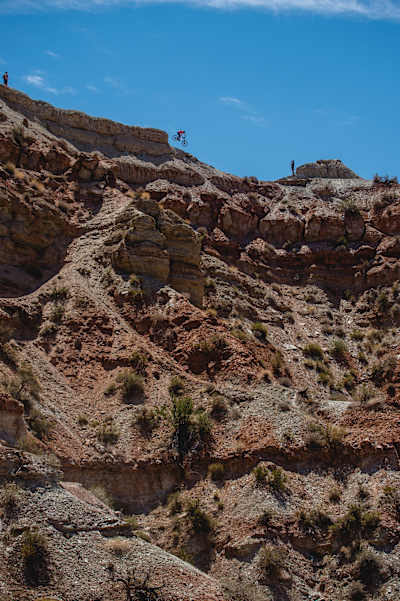 Vaea Verbeeck wirft sich in ihre Line bei Red Bull Formation 2021 in Virgin, Utah, USA.